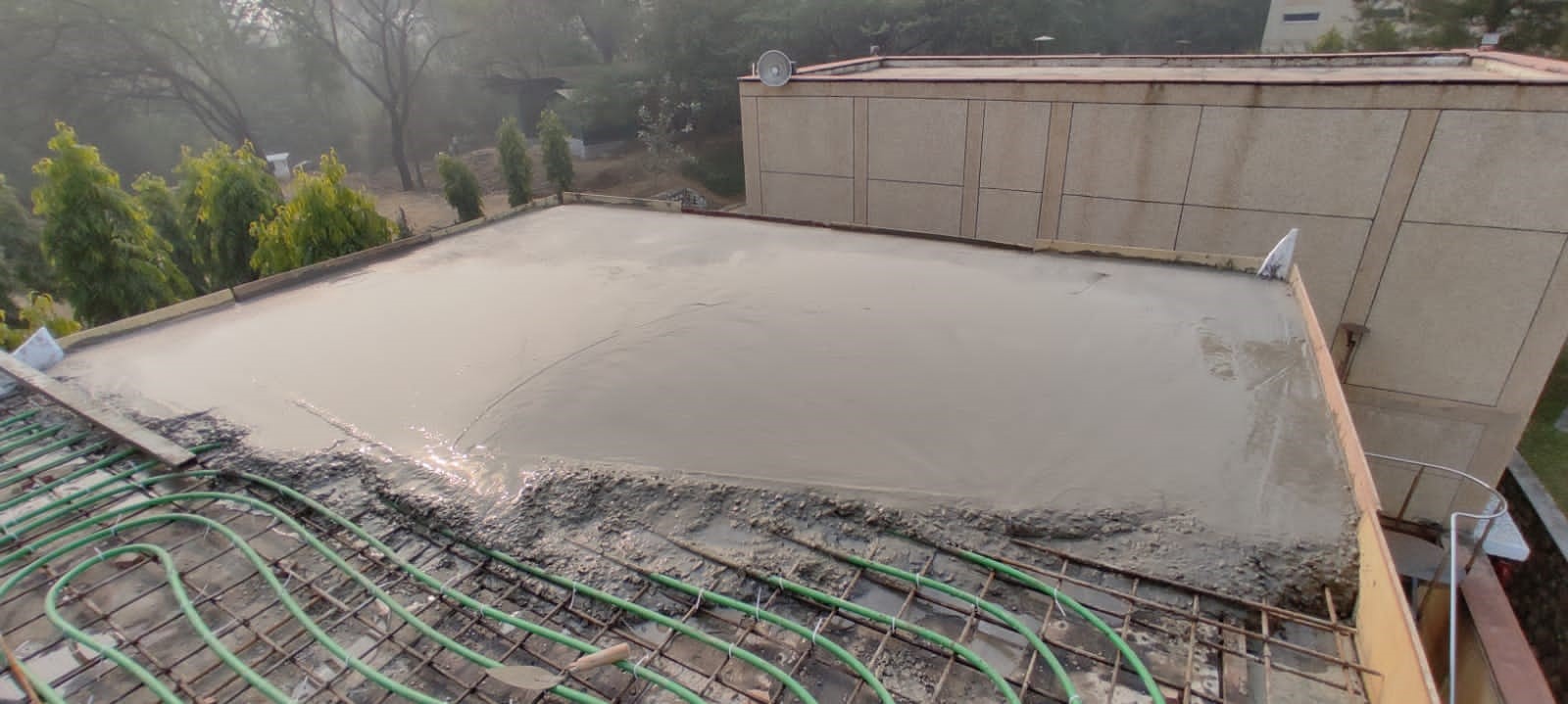 Roof casting and laying down of PE-RT pipes in the roof slab